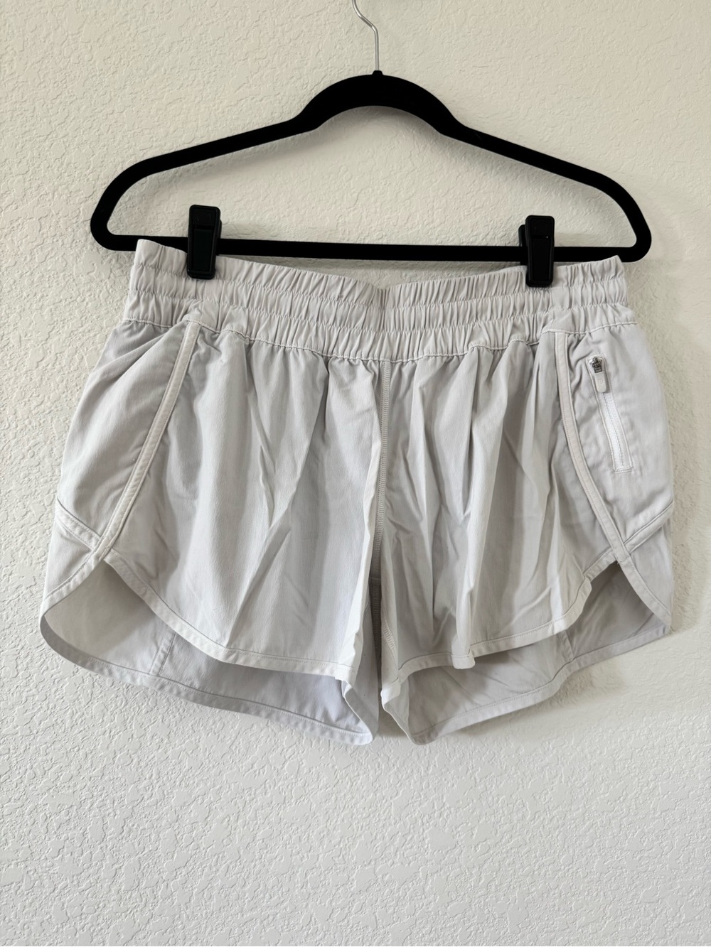 Lululemon Tracker Shorts 4” Light Gray